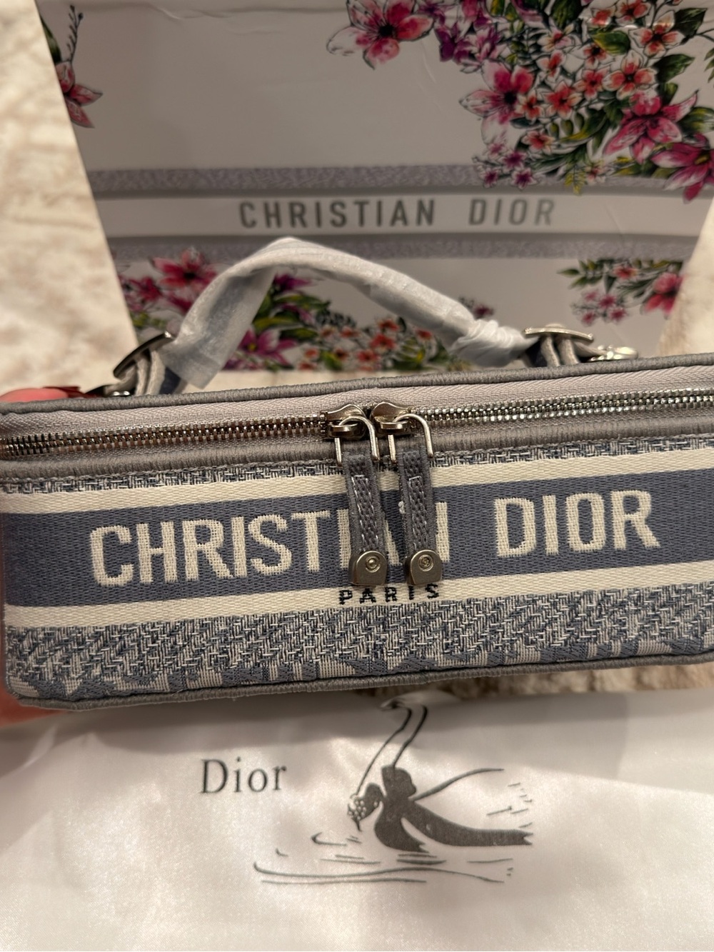 Christian Dior Makeup Bag Gray - Picture 3 of 3